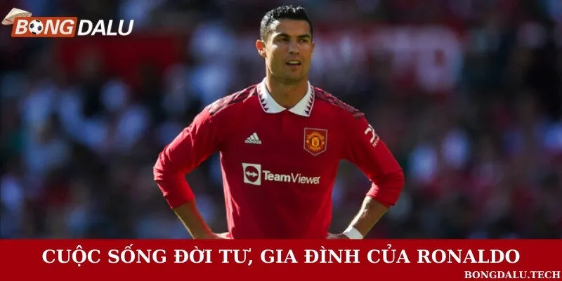 Tuổi thơ với cuộc sống gia đình đầy khó khăn